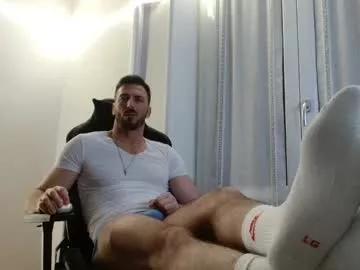 aaront0pmuscles from Chaturbate