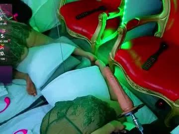 Discover our girls online shows and discover the company of countless livestreamers, with stunning shapes, sex toys and more.