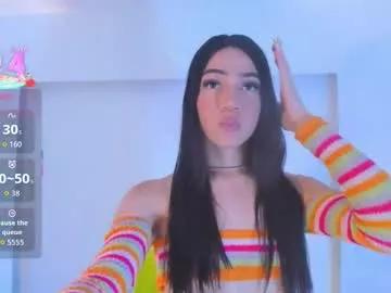 Discover our girls online shows and discover the company of countless livestreamers, with stunning shapes, sex toys and more.