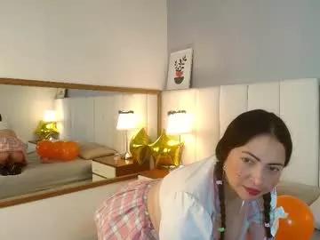 Discover our girls online shows and discover the company of countless livestreamers, with stunning shapes, sex toys and more.
