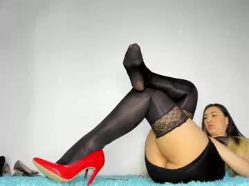 Discover our girls online shows and discover the company of countless livestreamers, with stunning shapes, sex toys and more.