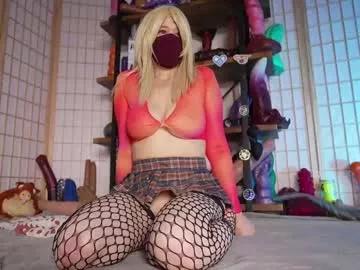 Discover our girls online shows and discover the company of countless livestreamers, with stunning shapes, sex toys and more.