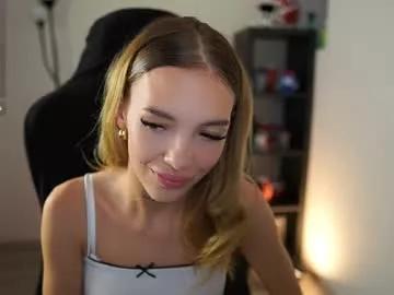 Discover our girls online shows and discover the company of countless livestreamers, with stunning shapes, sex toys and more.
