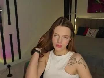 Discover our girls online shows and discover the company of countless livestreamers, with stunning shapes, sex toys and more.