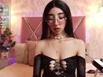 Discover our girls online shows and discover the company of countless livestreamers, with stunning shapes, sex toys and more.