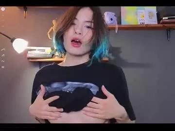 Discover our girls online shows and discover the company of countless livestreamers, with stunning shapes, sex toys and more.