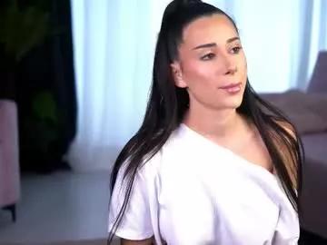 Discover our girls online shows and discover the company of countless livestreamers, with stunning shapes, sex toys and more.