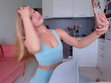 amazing_roxana from Chaturbate