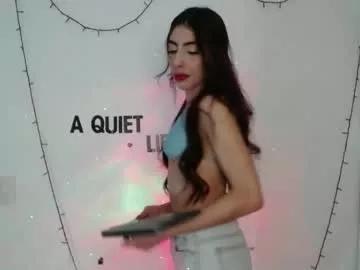Discover our girls online shows and discover the company of countless livestreamers, with stunning shapes, sex toys and more.