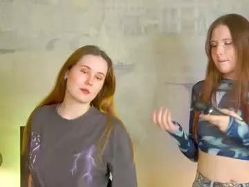 Discover our girls online shows and discover the company of countless livestreamers, with stunning shapes, sex toys and more.