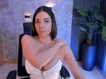 Discover our girls online shows and discover the company of countless livestreamers, with stunning shapes, sex toys and more.