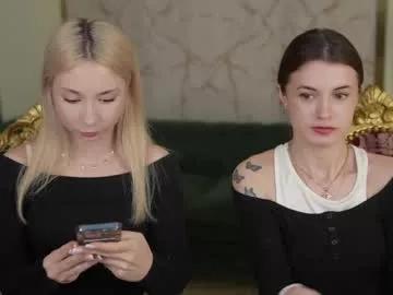 Discover our girls online shows and discover the company of countless livestreamers, with stunning shapes, sex toys and more.