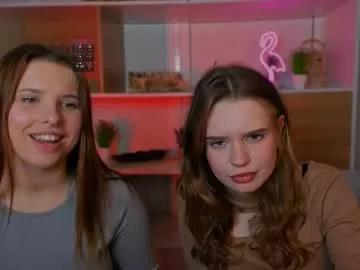 Discover our girls online shows and discover the company of countless livestreamers, with stunning shapes, sex toys and more.