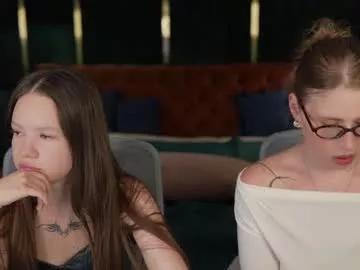 Discover our girls online shows and discover the company of countless livestreamers, with stunning shapes, sex toys and more.