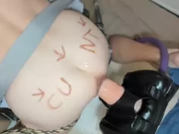 Discover our girls online shows and discover the company of countless livestreamers, with stunning shapes, sex toys and more.