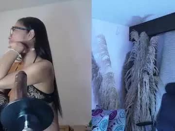 Discover our girls online shows and discover the company of countless livestreamers, with stunning shapes, sex toys and more.