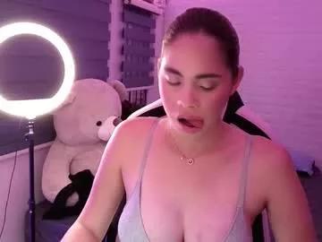 Discover our girls online shows and discover the company of countless livestreamers, with stunning shapes, sex toys and more.