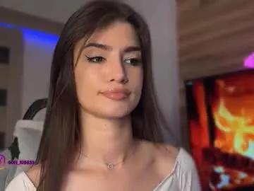 Discover our girls online shows and discover the company of countless livestreamers, with stunning shapes, sex toys and more.