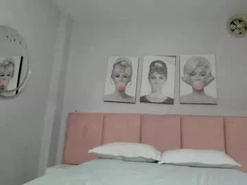 Discover our girls online shows and discover the company of countless livestreamers, with stunning shapes, sex toys and more.