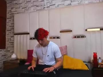 Discover our girls online shows and discover the company of countless livestreamers, with stunning shapes, sex toys and more.