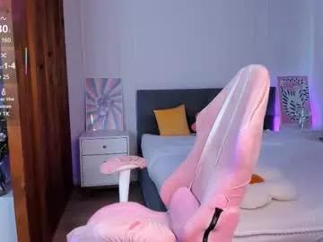 Discover our girls online shows and discover the company of countless livestreamers, with stunning shapes, sex toys and more.