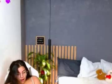 Discover our girls online shows and discover the company of countless livestreamers, with stunning shapes, sex toys and more.