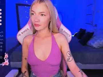 Discover our girls online shows and discover the company of countless livestreamers, with stunning shapes, sex toys and more.