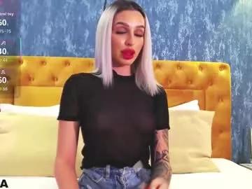 Discover our girls online shows and discover the company of countless livestreamers, with stunning shapes, sex toys and more.