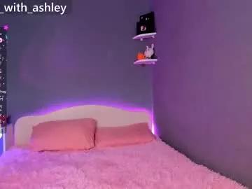 Discover our girls online shows and discover the company of countless livestreamers, with stunning shapes, sex toys and more.
