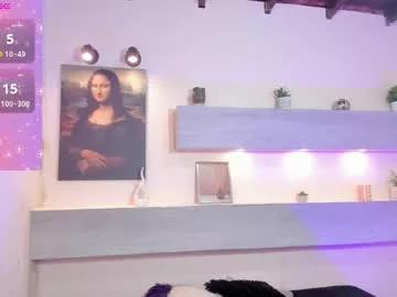 Discover our girls online shows and discover the company of countless livestreamers, with stunning shapes, sex toys and more.