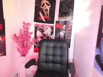 Discover our girls online shows and discover the company of countless livestreamers, with stunning shapes, sex toys and more.