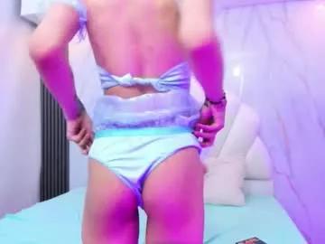 Discover our girls online shows and discover the company of countless livestreamers, with stunning shapes, sex toys and more.