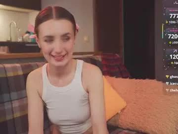 Discover our girls online shows and discover the company of countless livestreamers, with stunning shapes, sex toys and more.
