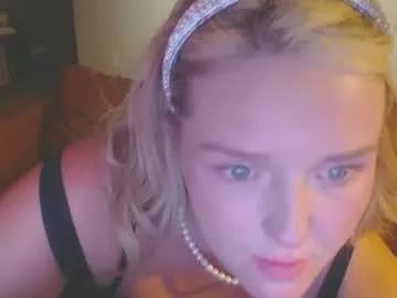 battle_blonde from Chaturbate