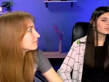 Discover our girls online shows and discover the company of countless livestreamers, with stunning shapes, sex toys and more.