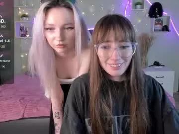 Discover our girls online shows and discover the company of countless livestreamers, with stunning shapes, sex toys and more.