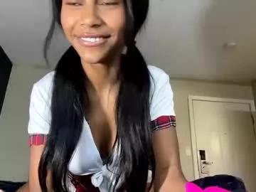 bella19sua from Chaturbate