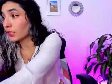 bella_thorne3 from Chaturbate
