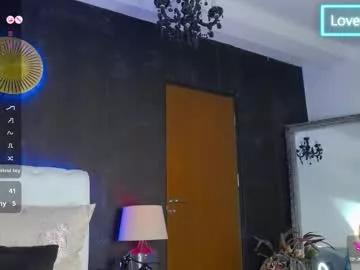 Discover our girls online shows and discover the company of countless livestreamers, with stunning shapes, sex toys and more.