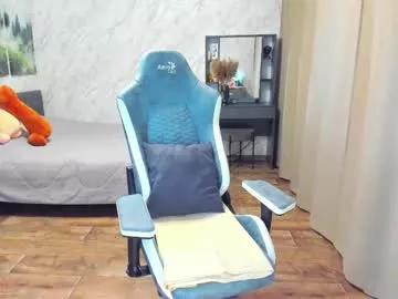 berry_lipsss from Chaturbate
