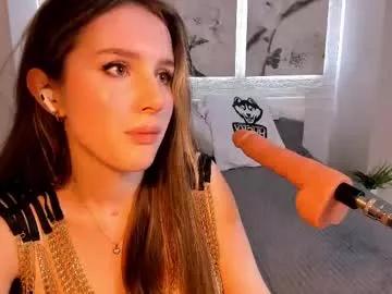 Discover our girls online shows and discover the company of countless livestreamers, with stunning shapes, sex toys and more.