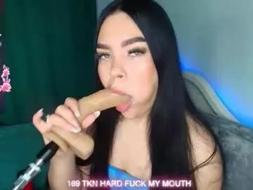 Discover our girls online shows and discover the company of countless livestreamers, with stunning shapes, sex toys and more.