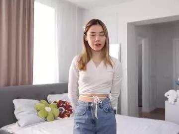 Discover our girls online shows and discover the company of countless livestreamers, with stunning shapes, sex toys and more.