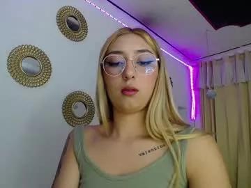 Discover our girls online shows and discover the company of countless livestreamers, with stunning shapes, sex toys and more.