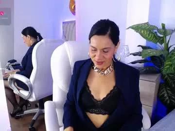 Discover our girls online shows and discover the company of countless livestreamers, with stunning shapes, sex toys and more.