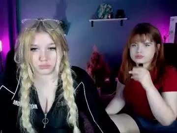 Discover our girls online shows and discover the company of countless livestreamers, with stunning shapes, sex toys and more.