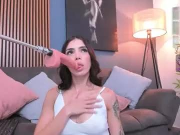 Discover our girls online shows and discover the company of countless livestreamers, with stunning shapes, sex toys and more.