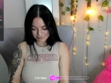 Discover our girls online shows and discover the company of countless livestreamers, with stunning shapes, sex toys and more.