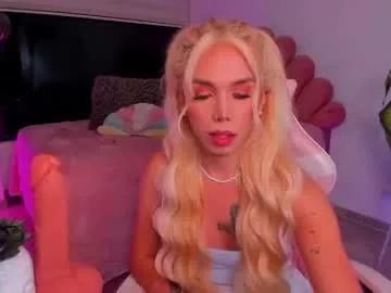 Discover our girls online shows and discover the company of countless livestreamers, with stunning shapes, sex toys and more.