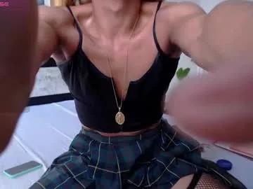 Discover our girls online shows and discover the company of countless livestreamers, with stunning shapes, sex toys and more.